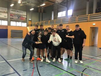 Den ersten Platz des Fußballturniers 2024 der Gewerbeschule Bad Säckingen belegte die Klasse M1IM/1BFMF